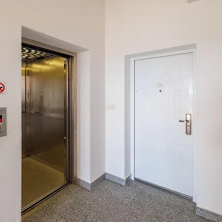 Apartment Dachgeschoss Mit Meerblick, Privatparkplatz Und Waschmaschine Crikvenica