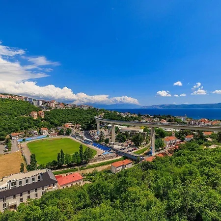 Apartment Dachgeschoss Mit Meerblick, Privatparkplatz Und Waschmaschine Crikvenica