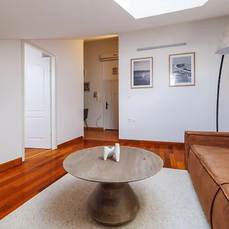 Dachgeschoss Mit Meerblick, Privatparkplatz Und Waschmaschine Apartment
