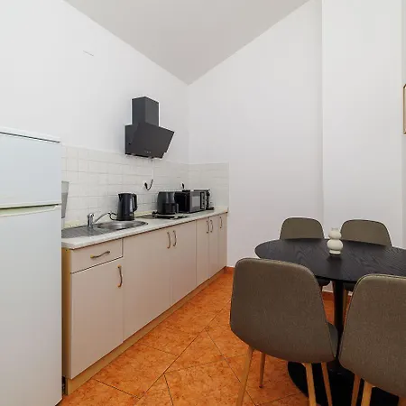 Dachgeschoss Mit Meerblick, Privatparkplatz Und Waschmaschine Apartment
