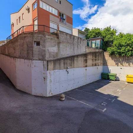 Dachgeschoss Mit Meerblick, Privatparkplatz Und Waschmaschine شقة