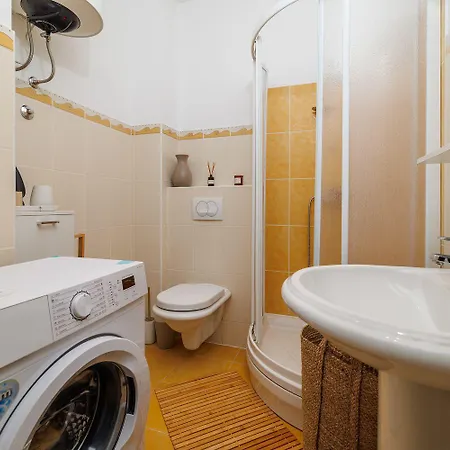 Appartement Dachgeschoss Mit Meerblick, Privatparkplatz Und Waschmaschine