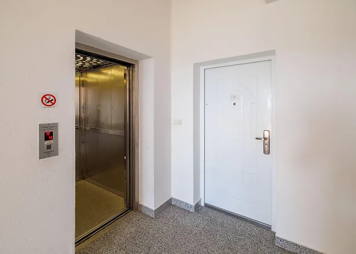 아파트 Dachgeschoss Mit Meerblick, Privatparkplatz Und Waschmaschine 크리크베니카